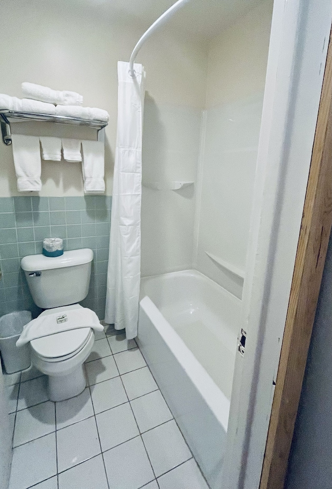 Americas Best Value Inn Wall - photo 68