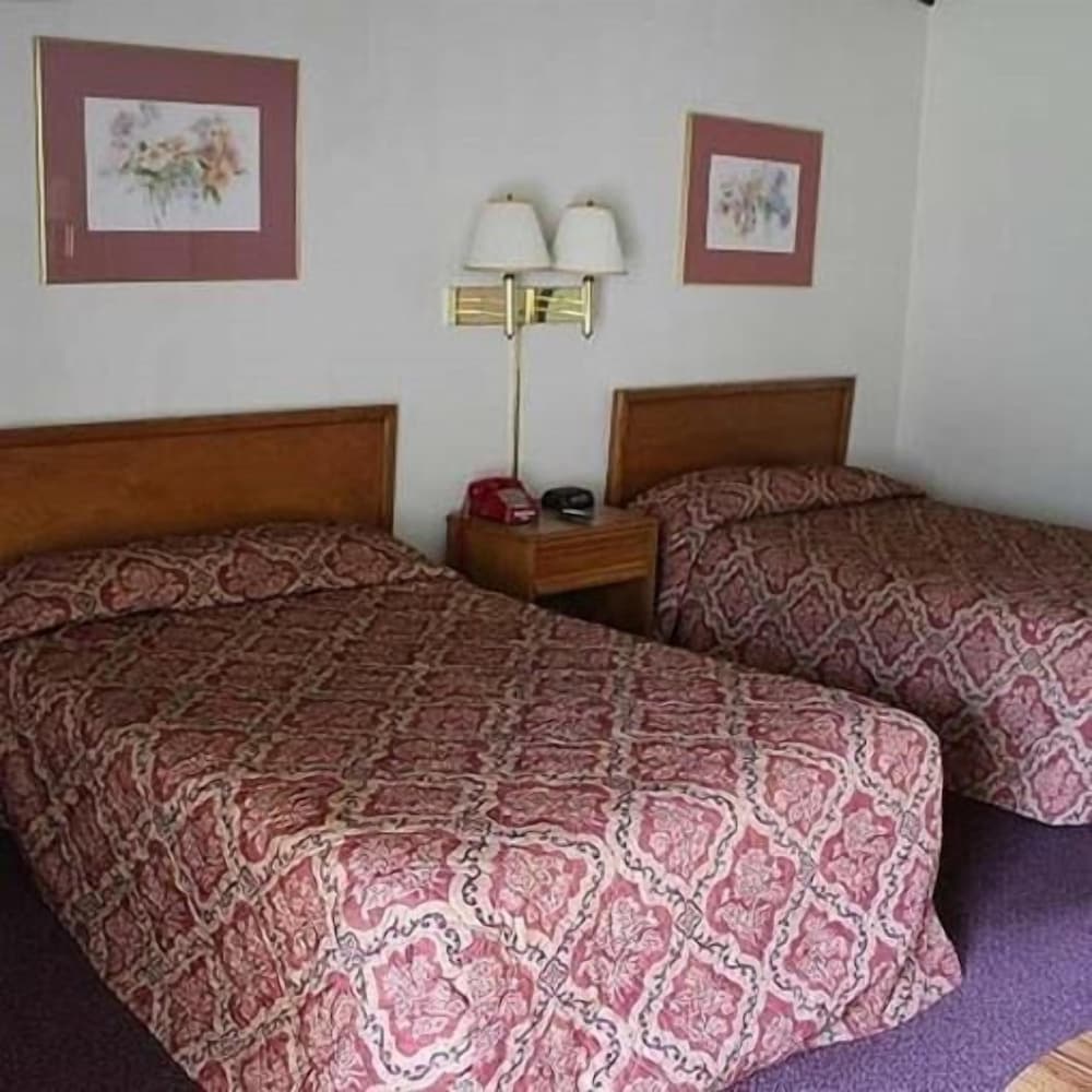 Hometown Inn Staunton - photo 10