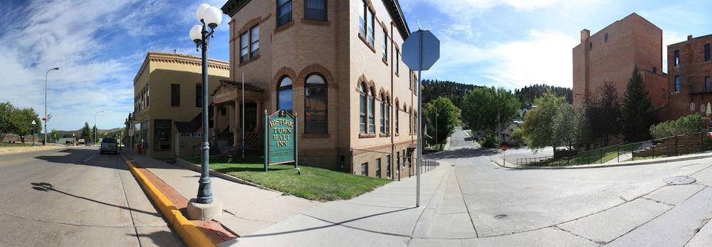 Town Hall Inn — 4-Star Luxury Hotel in Lead, United States