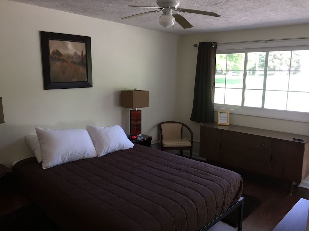 Nightshade Inn & Gardens - photo 8