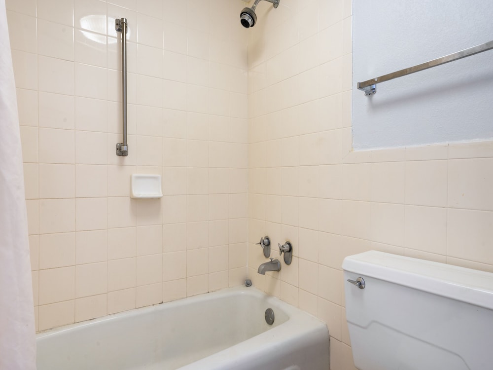 Travelodge by Wyndham Henderson - photo 22
