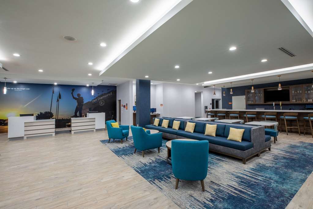 La Quinta Inn & Suites by Wyndham Round Rock near Kalahari - photo 7