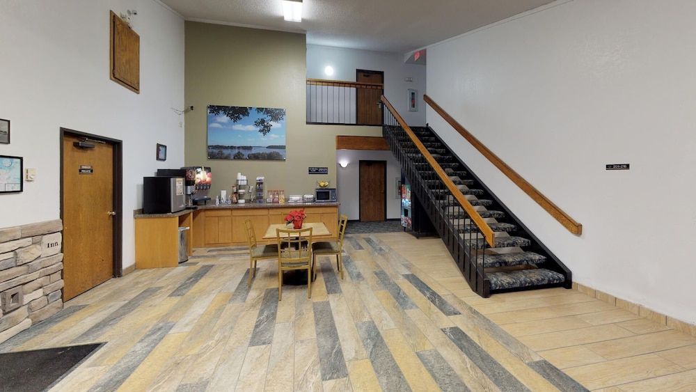 Waconia Inn & Suites - photo 23