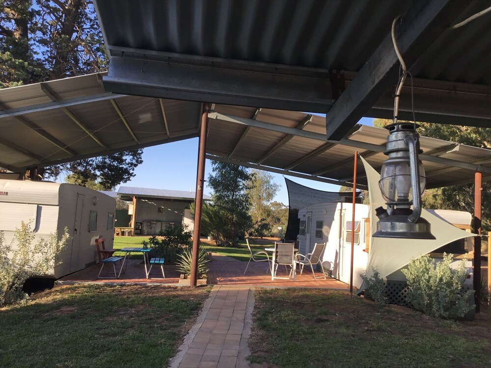 Burraburoon - carbon neutral hotel in Hay