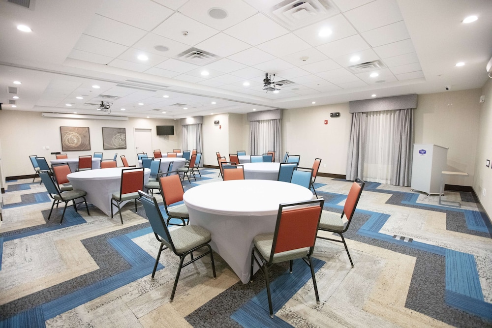 Hampton Inn Toledo Oregon - photo 31