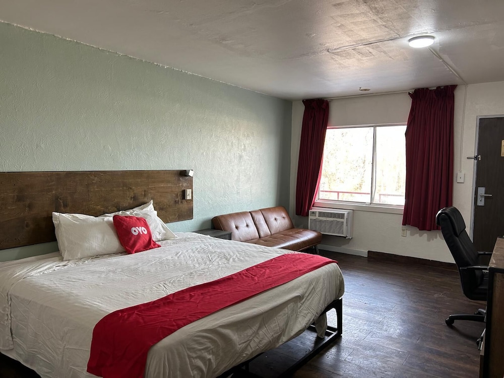 OYO Hotel Downtown Peoria I 74 - photo 22