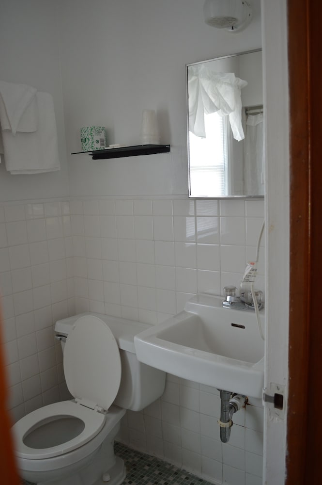 Great Lakes Motel - photo 12