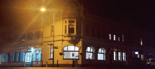 Leura Hotel Camperdown — Camperdown