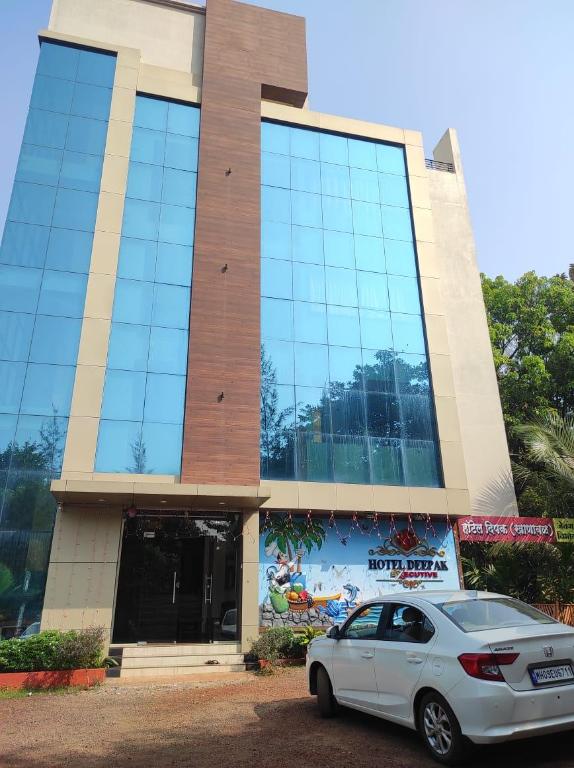 Hotel Deepak Executive Ganpatipule in Ratnagiri, India