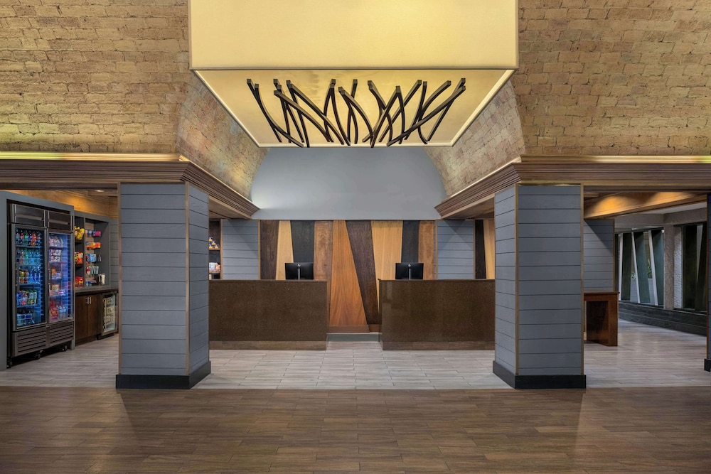 Embassy Suites by Hilton El Paso - photo 6