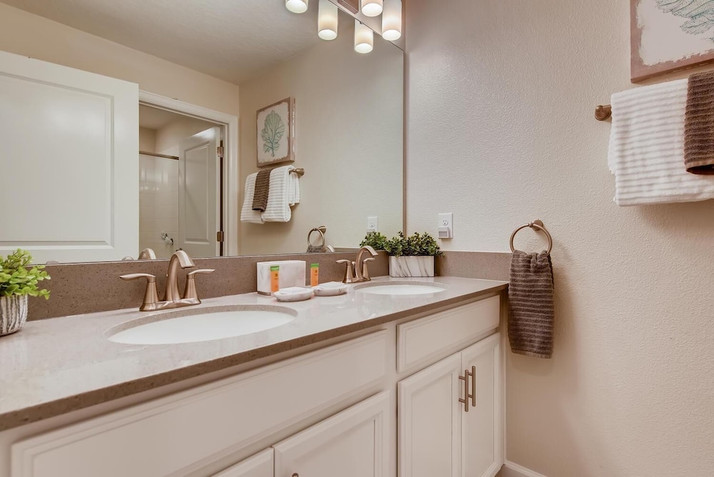 4802 LL Dream Getaway Luxury Townhome w Pool - photo 21