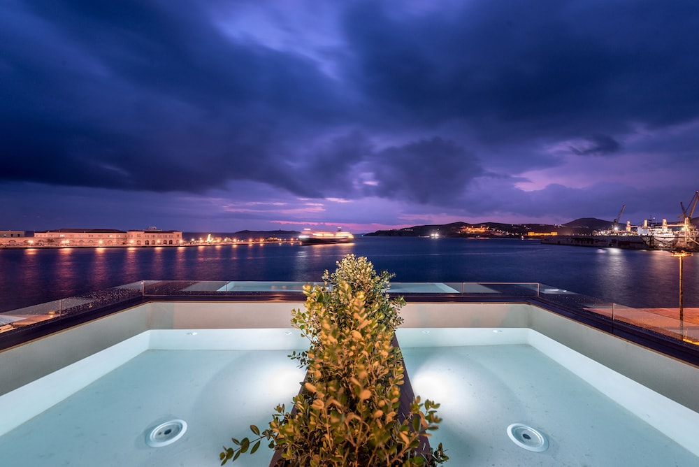 Shapes Luxury Suites — Ano Syros — photo 2