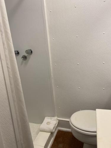 The Admiral Hotel Motel - photo 167