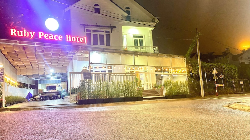 Ruby Peace Hotel - carbon neutral hotel in Da Lat