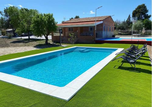 Casa con piscina Villa Alarilla — 4-Star Luxury Hotel in Fuentiduena De Tajo, Spain