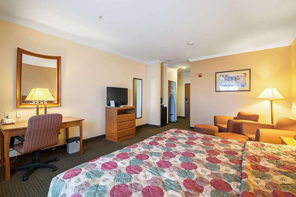 Days Inn by Wyndham Copperas Cove - photo 7