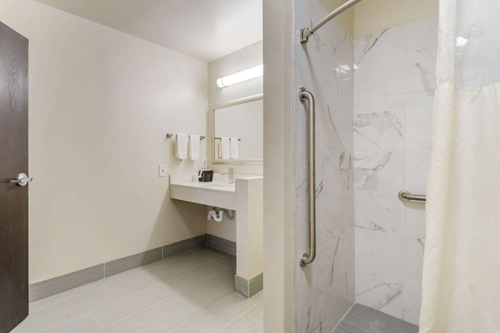 Suburban Studios LaVale Cumberland - photo 25