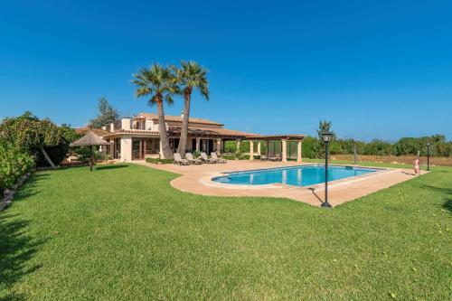 Villa Camp del Bosch by Sealand Villas — 4-Star Luxury Hotel in Port De Pollenca, Spain