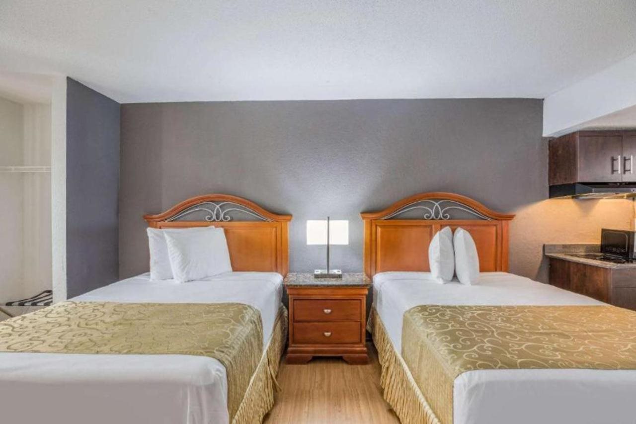 OYO Hotel Orlando Airport - photo 27