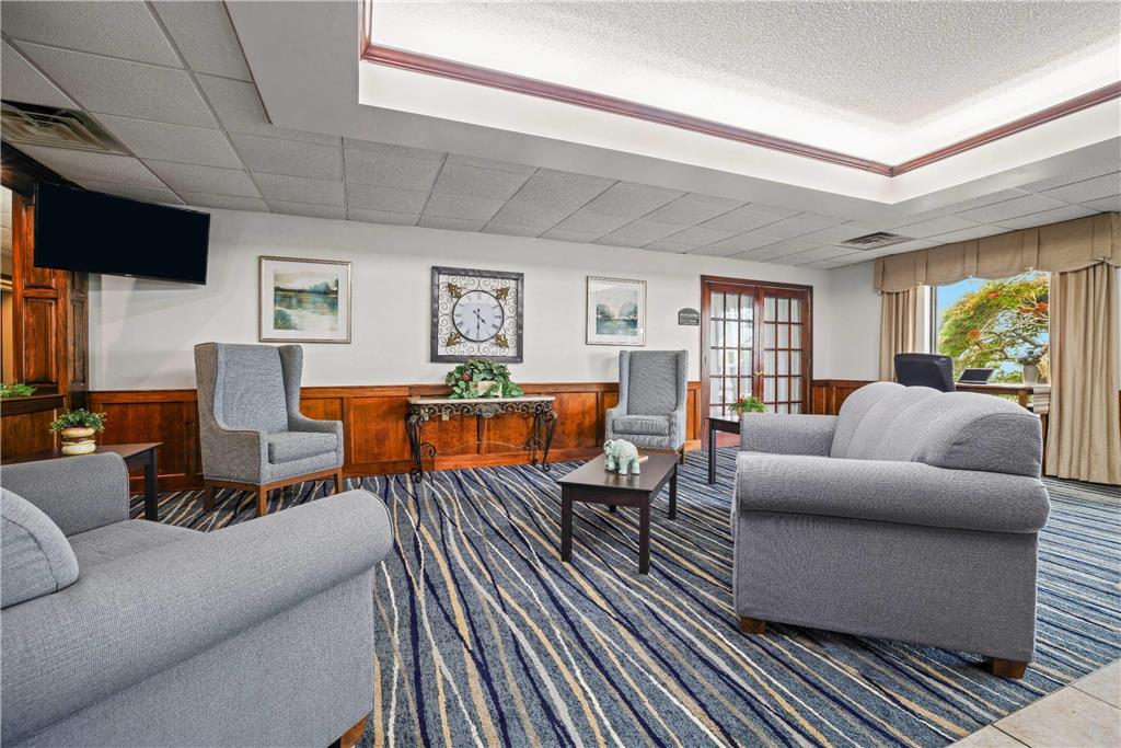 Baymont by Wyndham Madisonville - photo 5
