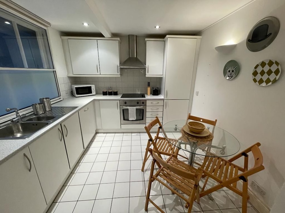 Urban Stay Liverpool Street Apartments — 4-Star Luxury Hotel in London, United Kingdom