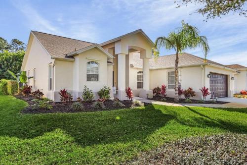 Serene Pool Home in Gated Community Naples — 4-Star Luxury Hotel in Naples, United States