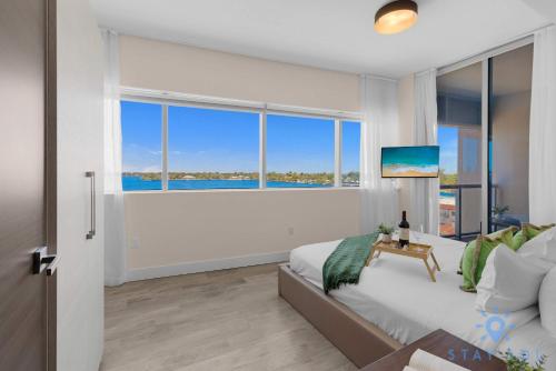 Bay View Rooftop Pool Hollywood Beach Broad walk — 4-Star Luxury Hotel in Hollywood, United States