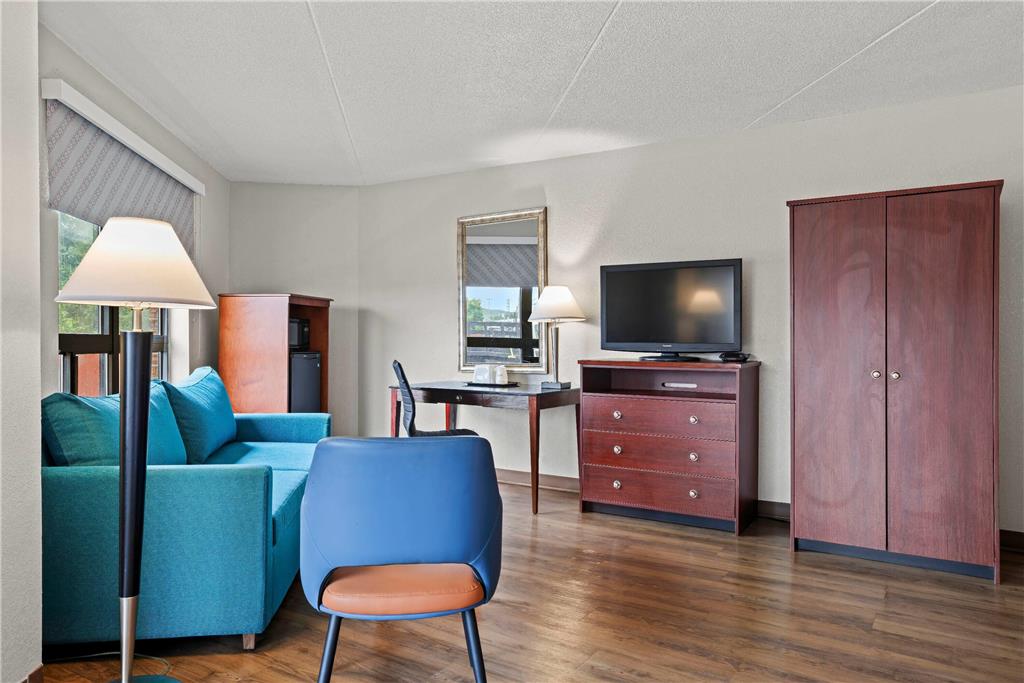 Days Inn by Wyndham Utica - photo 32