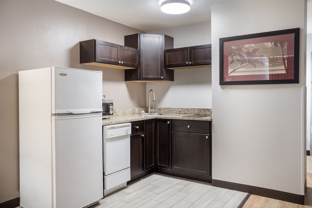 Red Roof Inn & Suites Jacksonville NC - photo 24