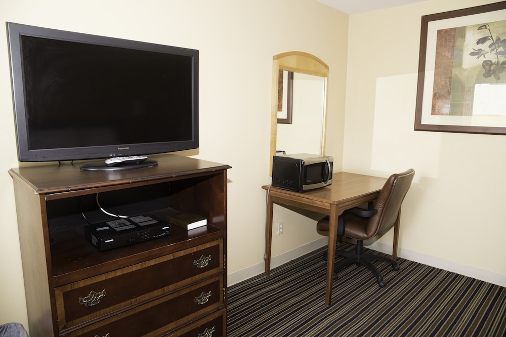 Capri inn and Suites - photo 10