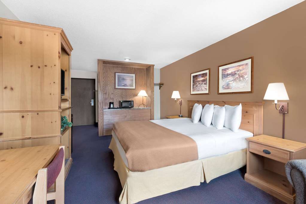 Super 8 by Wyndham Chamberlain SD - photo 8