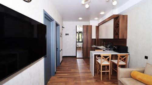 Newly Renovated Stylish 1BR Apartment For 4