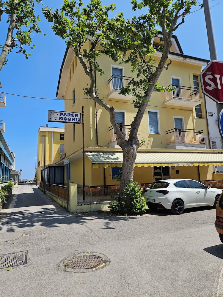 Paper Moon — Rimini