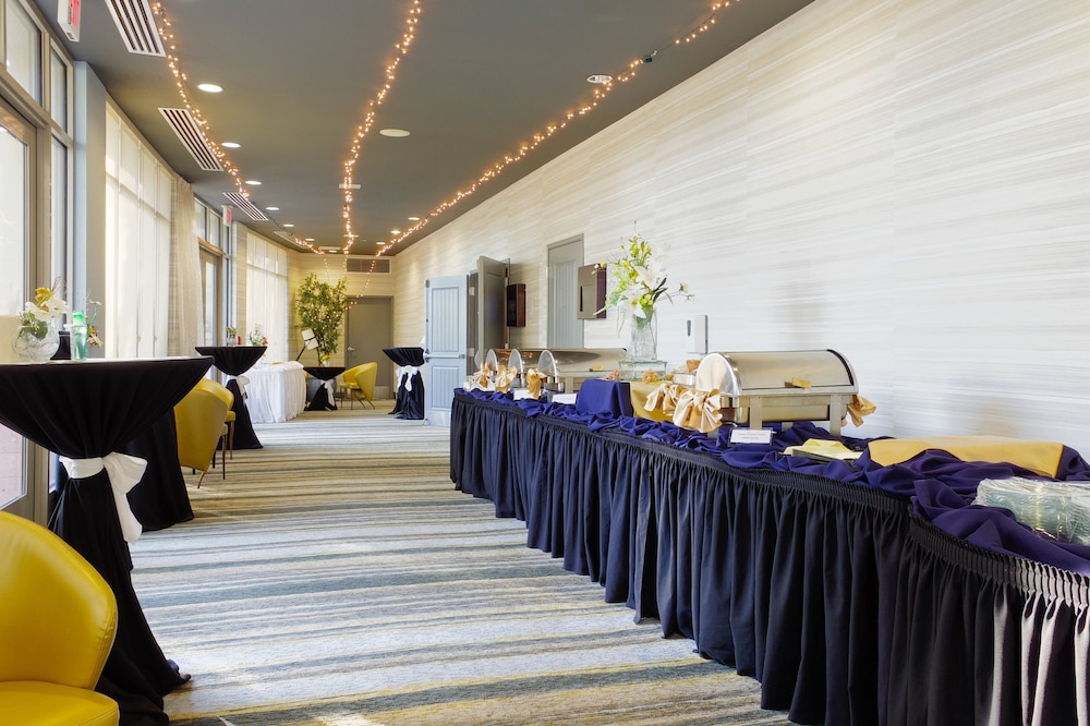 Holiday Inn Hotel & Suites Phoenix Airport By Ihg - photo 51