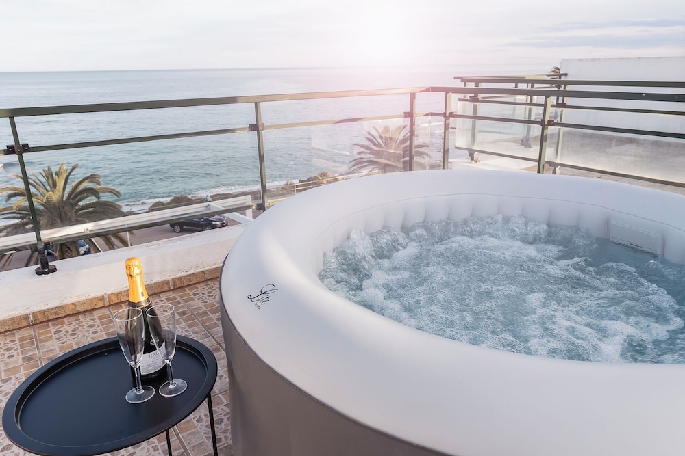 La Parreta Primera Línea — 4-Star Luxury Hotel in Vinaros, Spain