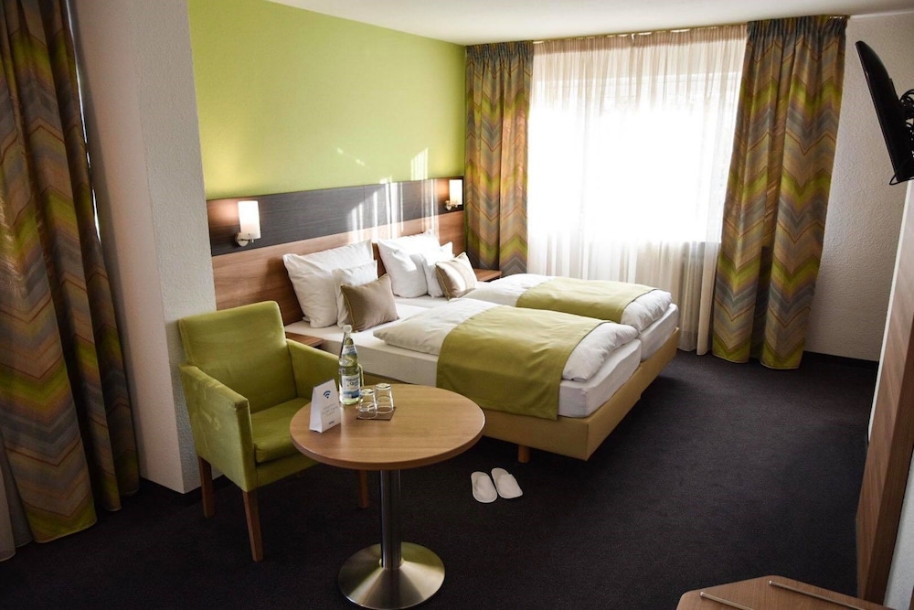 Martins Klause Airport Messe Hotel - carbon neutral hotel in Leinfelden-Echterdingen