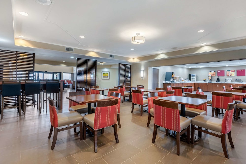 Comfort Suites Lafayette University Area - photo 36