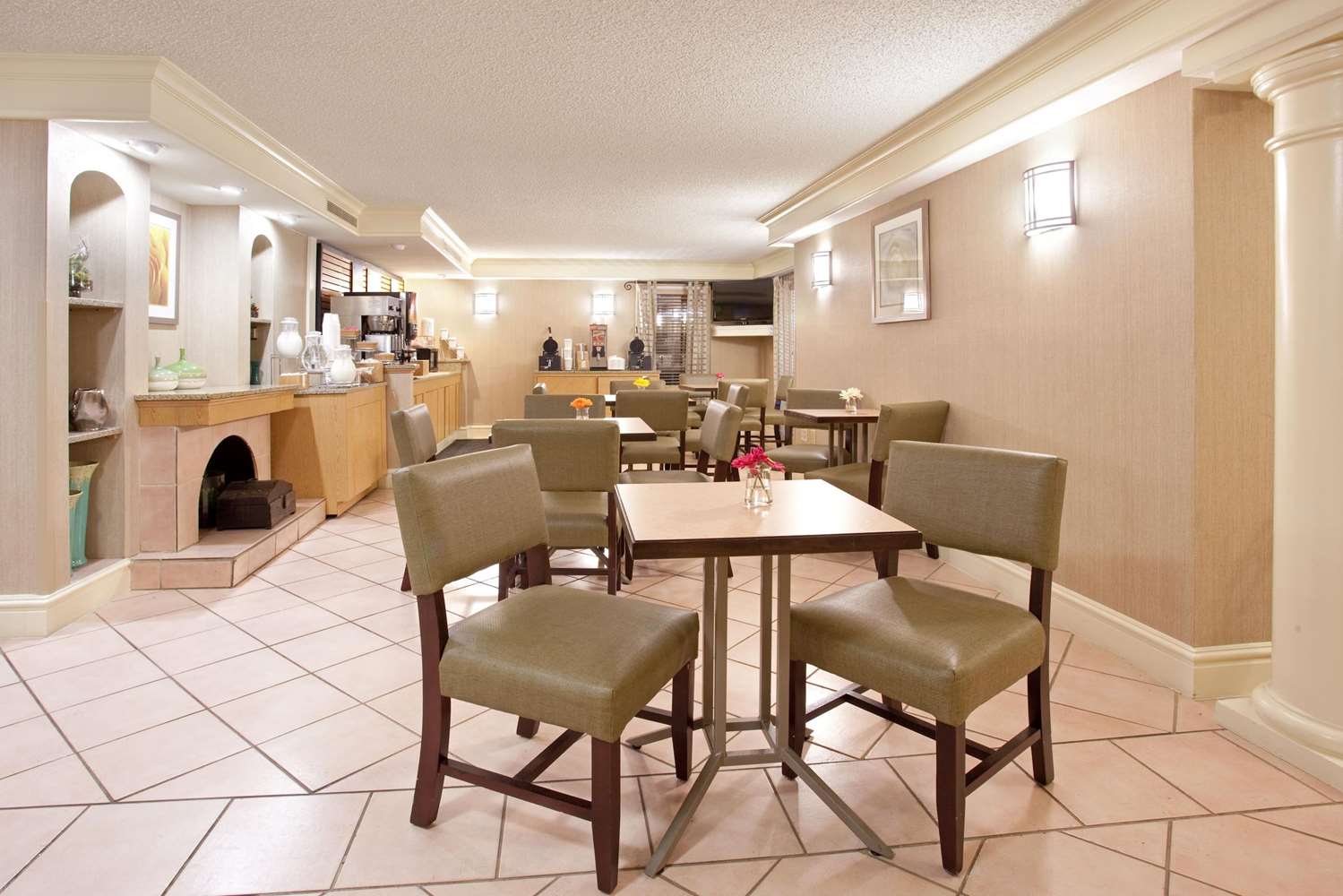 La Quinta Inn by Wyndham Denver Central - photo 13