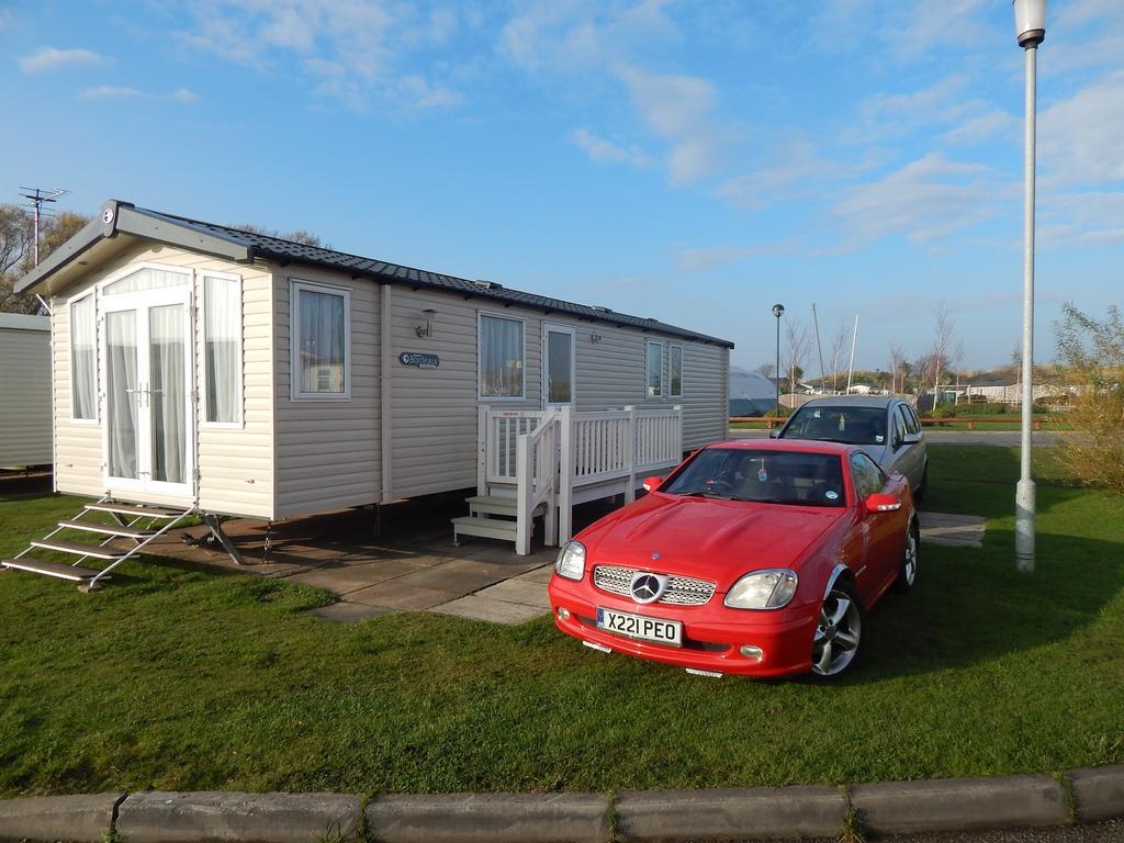 3 Bed Deluxe Caravan Presthaven Sands pet-friendly hotel Gronant