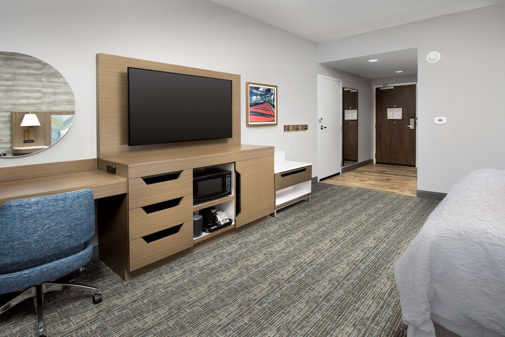 Hampton Inn Boston Logan Airport Chelsea - photo 7