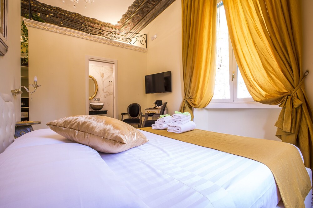 Trastevere Royal Suite Trilussa — 4-Star Luxury Hotel in Rome, Italy