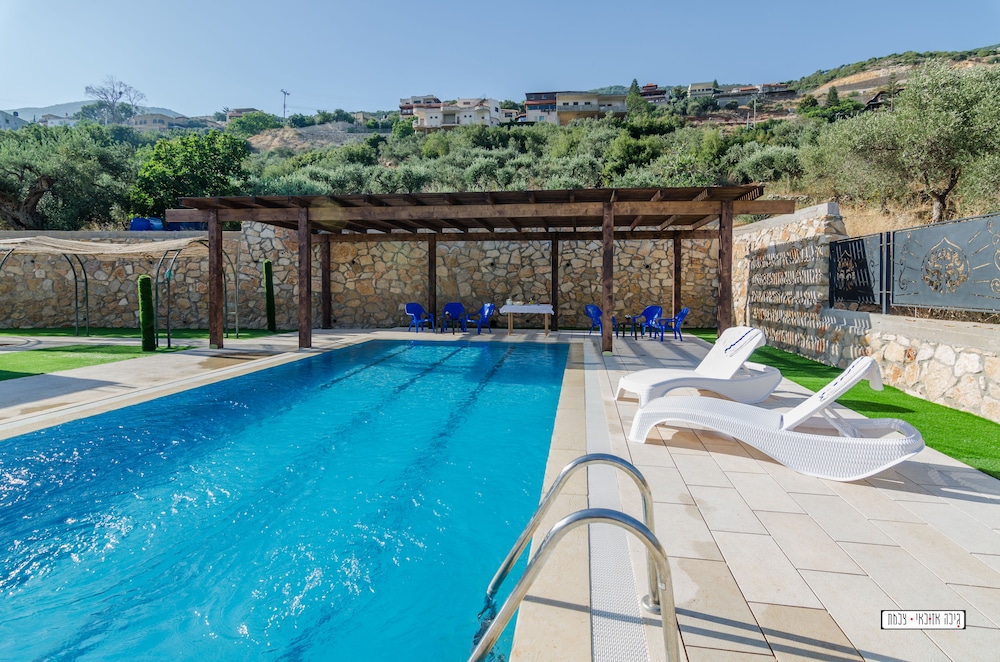 Habustan in Unknown City, Israel