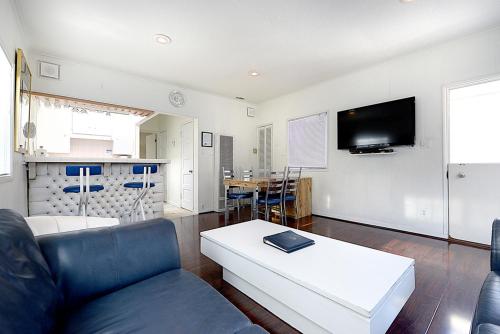 319CE 319 Clemente in Avalon, United States