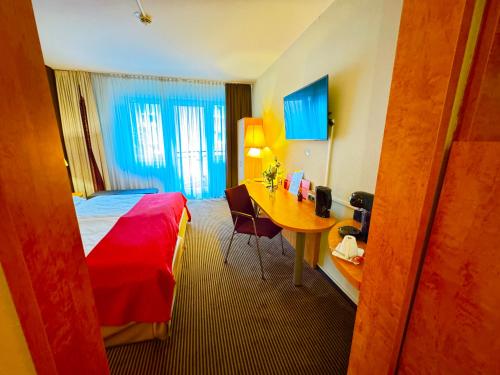 Hotelzimmer mit einer Kitchenette nähe Frankfurt Messe fair in Frankfurt Am Main, Germany