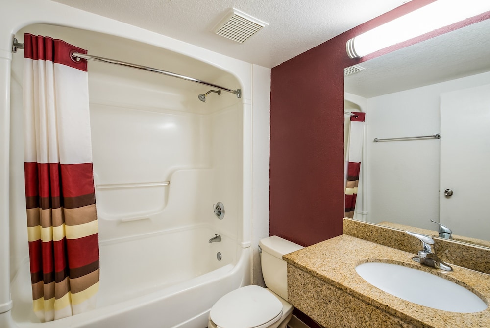 Red Roof Inn Rochester Airport - photo 28