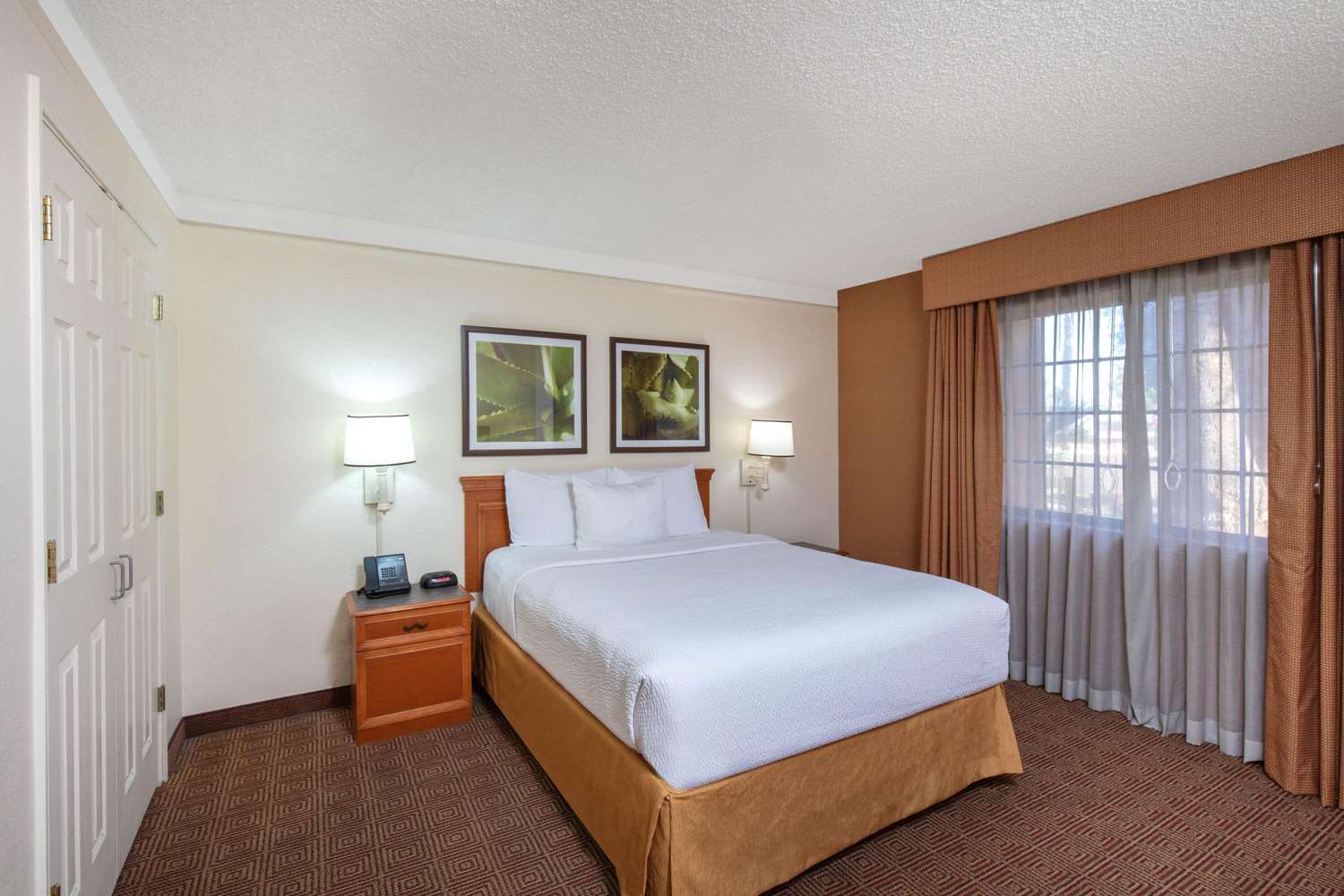 La Quinta Inn and Suites by Wyndham Las Vegas Airport N Conv. - photo 13