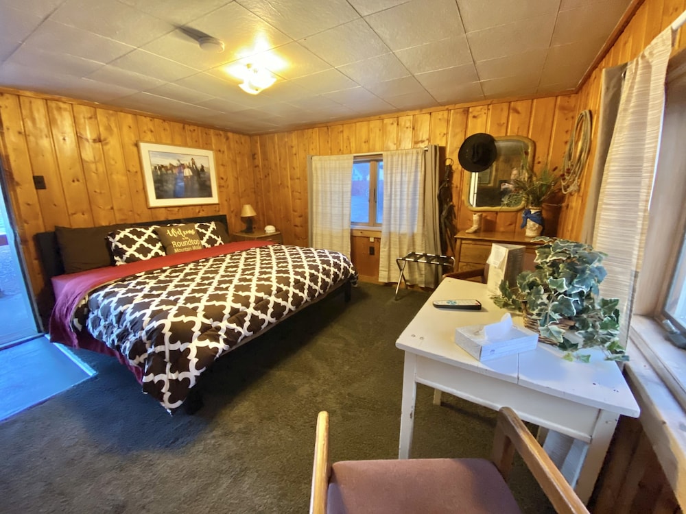 Roundtop Mountain Vista Cabins and Motel - photo 28