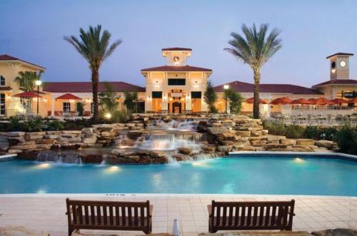 Enjoy Orlando Family Getaway in 2BD condo with lots of onsite activities — 4-Star Luxury Hotel in Orlando, United States