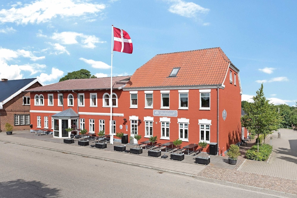 Hotel Jernbanegade — hotel in Kibaek