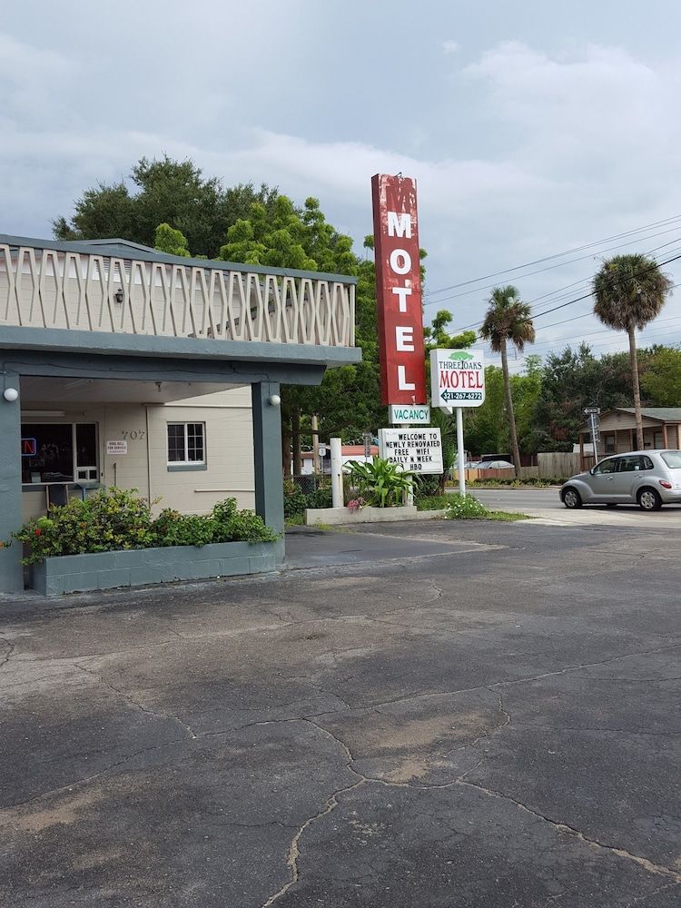 Three Oaks Motel - photo 23